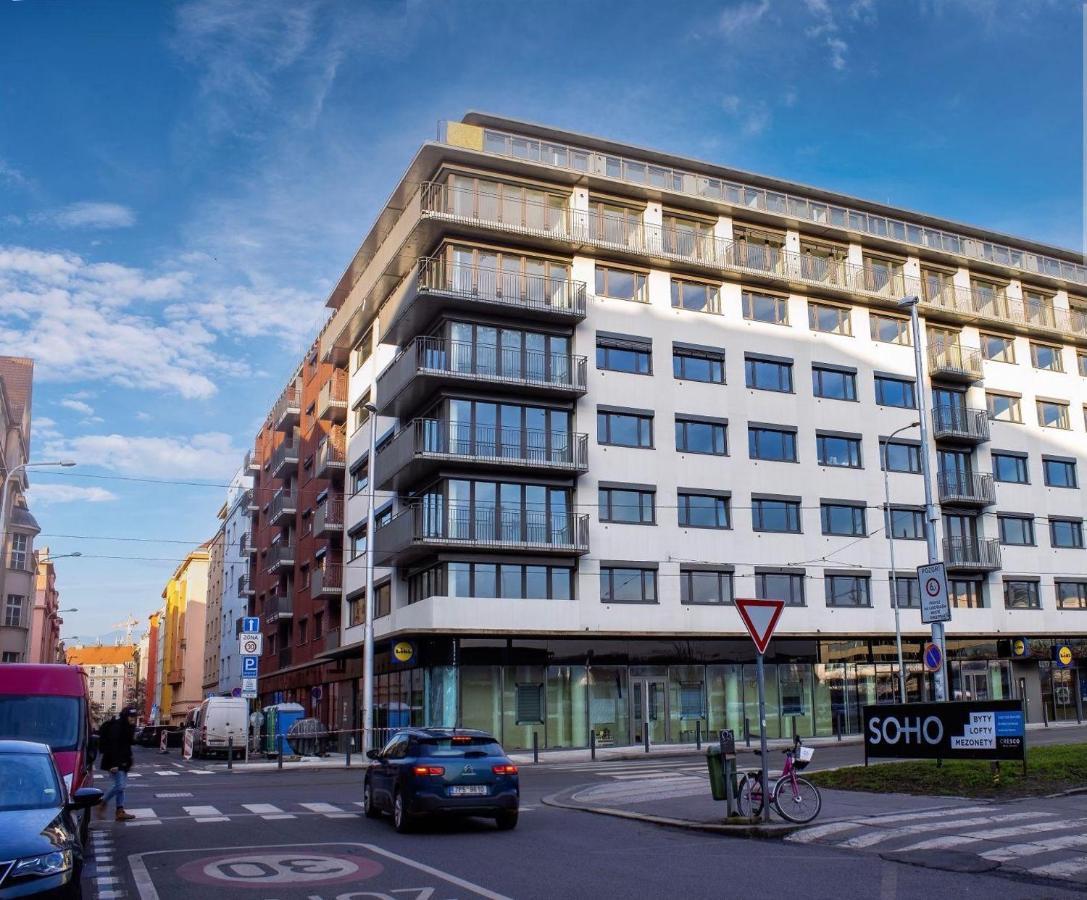 Tran Chien Apartment With Free Private Parking Prága Kültér fotó